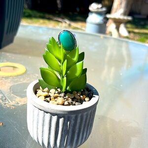 Sterling silver green chalcedony Size 10 1/4